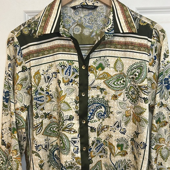 Zara Button Down Flowy Printed Shirt size small olive, green cream, gold buttons - Picture 3 of 8